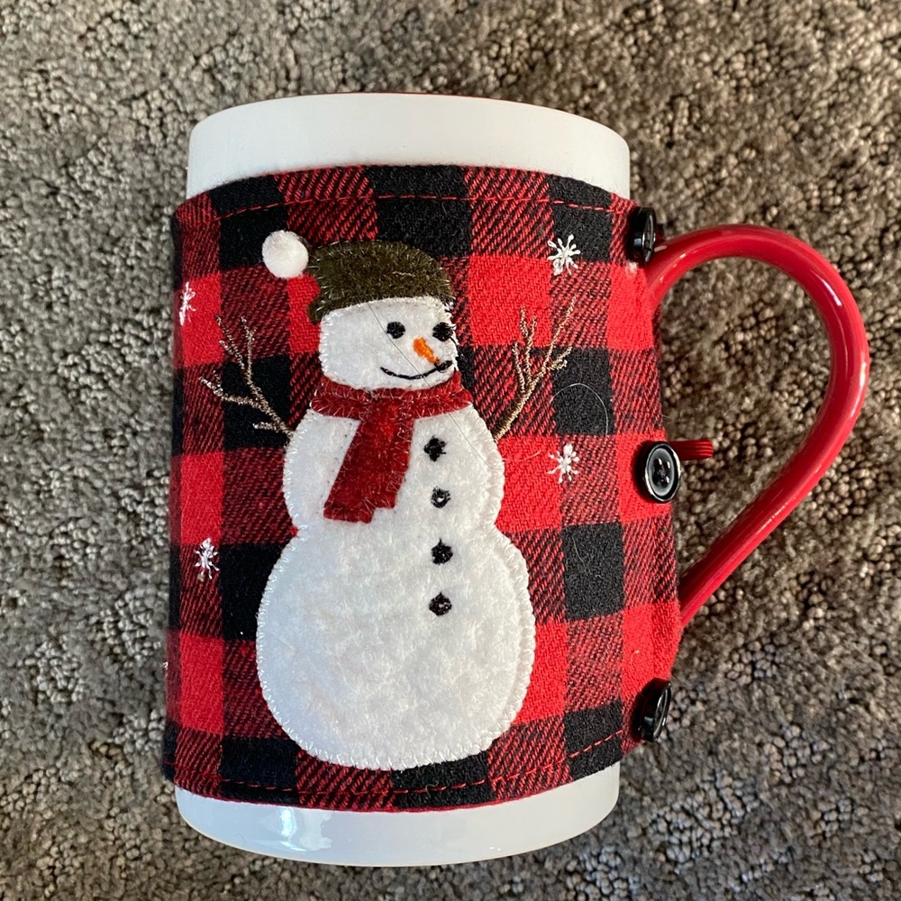 Coffee mug with snowman sweater